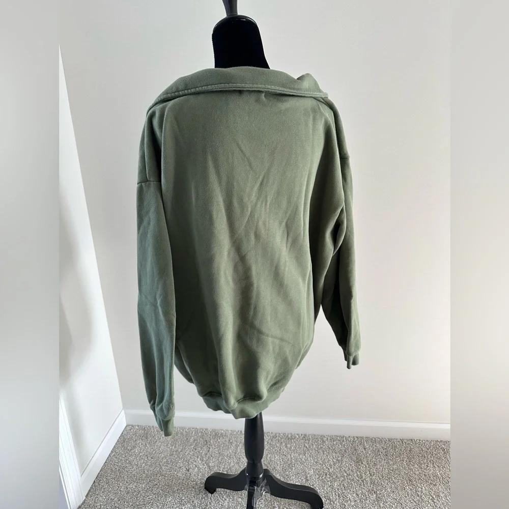 Women’s Crop Shop Boutique Oversized Collar Sweatshirt in Clover - Picture 4 of 7